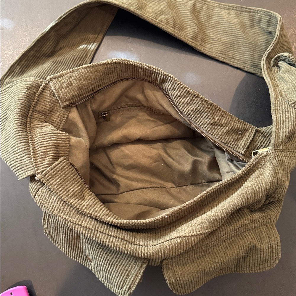 Stylish Green Corduroy Shoulder Bag - Picture 4 of 5